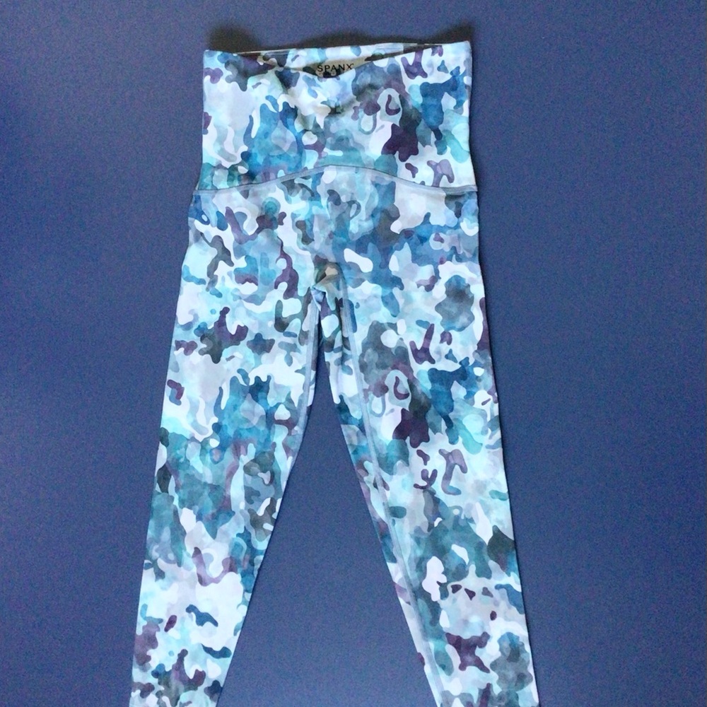 SPANX Booty Boost Active Painted Camo Pink Multi Active Printed Leggings size M